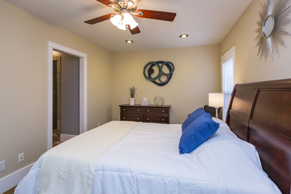 Red Nashville Beauty 3BD/2BT - 12Min from Downtown view 5