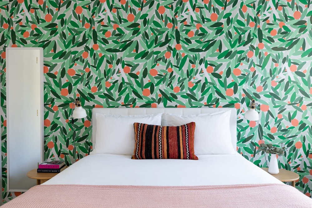 5 Private Rooms Sleeps 14 Wesley Studio Buyout