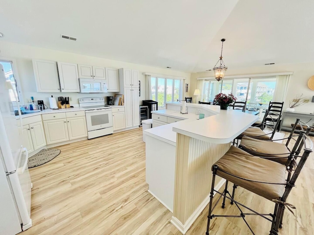 Collins Avenue 4