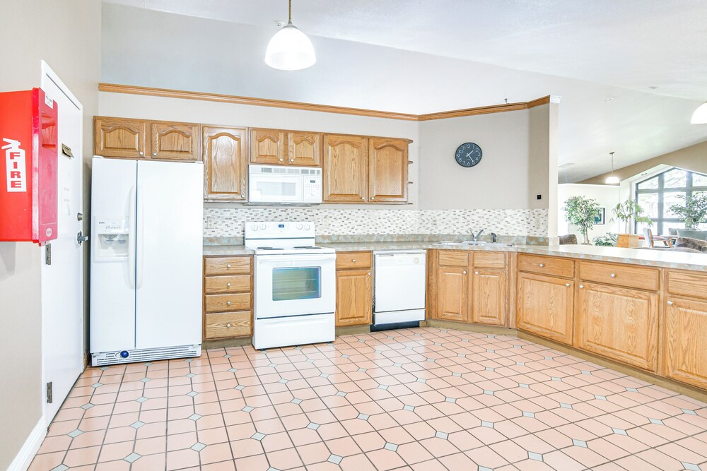 1 Mi to 76 Strip: Family Condo in Branson!