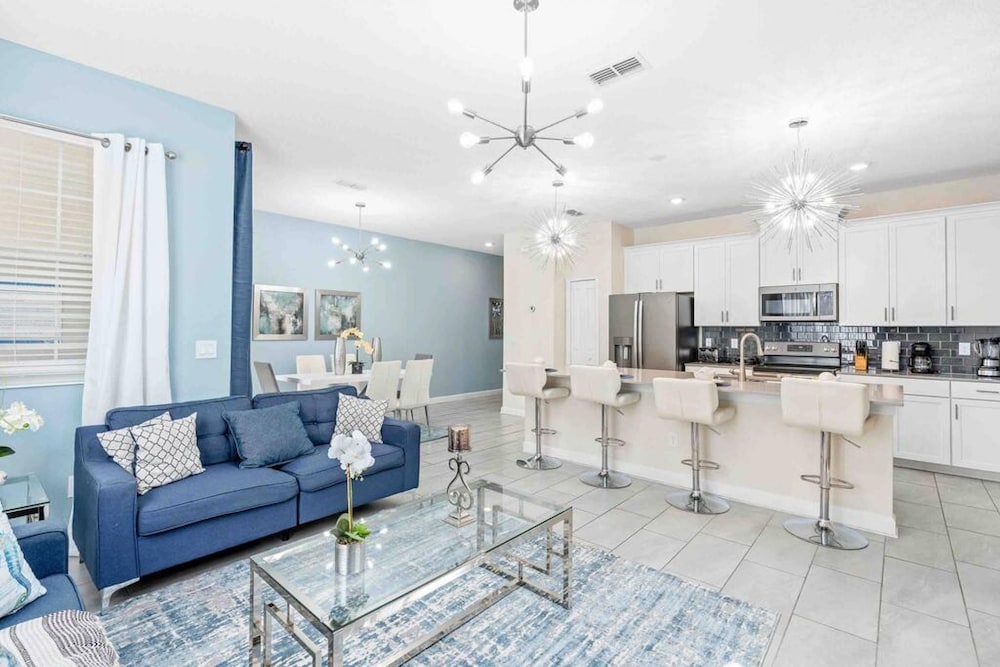 Super Dope- FUN Electric Home W Pool Amenities