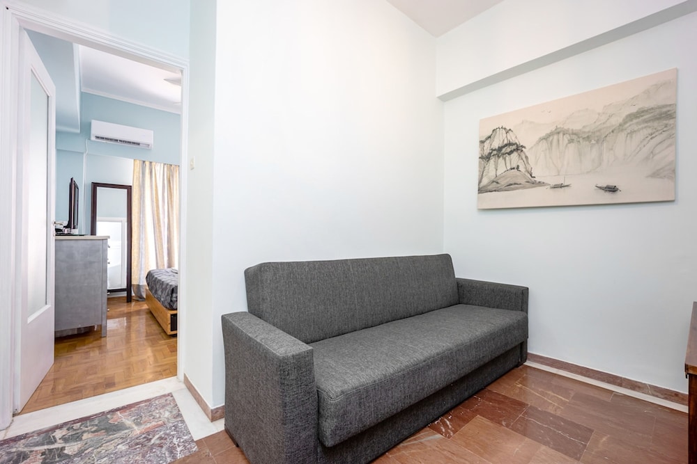 Sunny 1-bedroom Apt 10 Min Walk to Acropolis