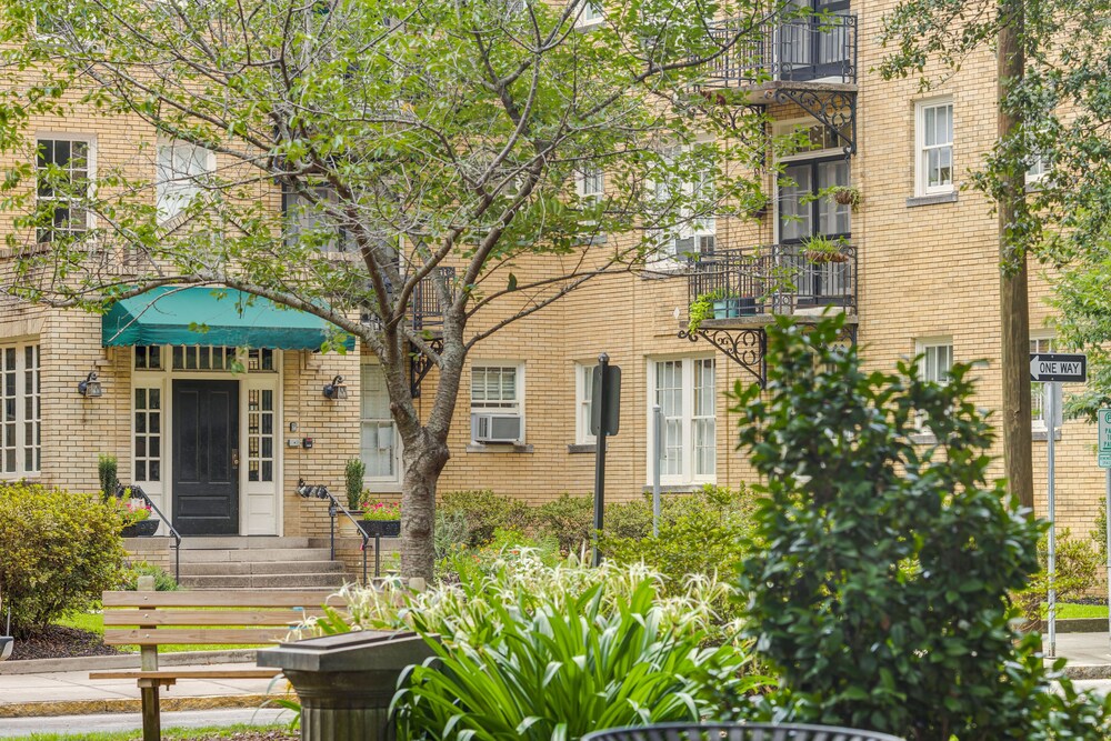 Walkable Savannah Escape in Historic District! view 5