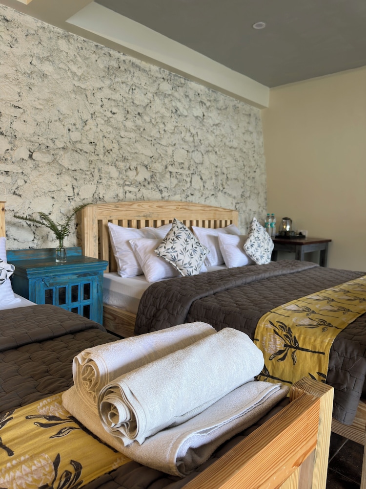 Echor Malusara Lakeview Retreat Bhimtal