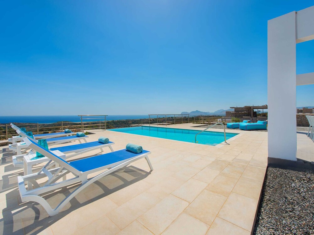 Villa in Rhodes With Infinity Pool photo 5