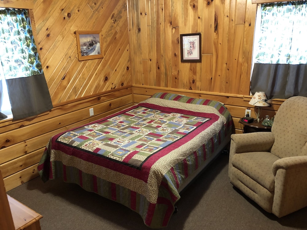 Sunset Pines Resort - Property Image 22
