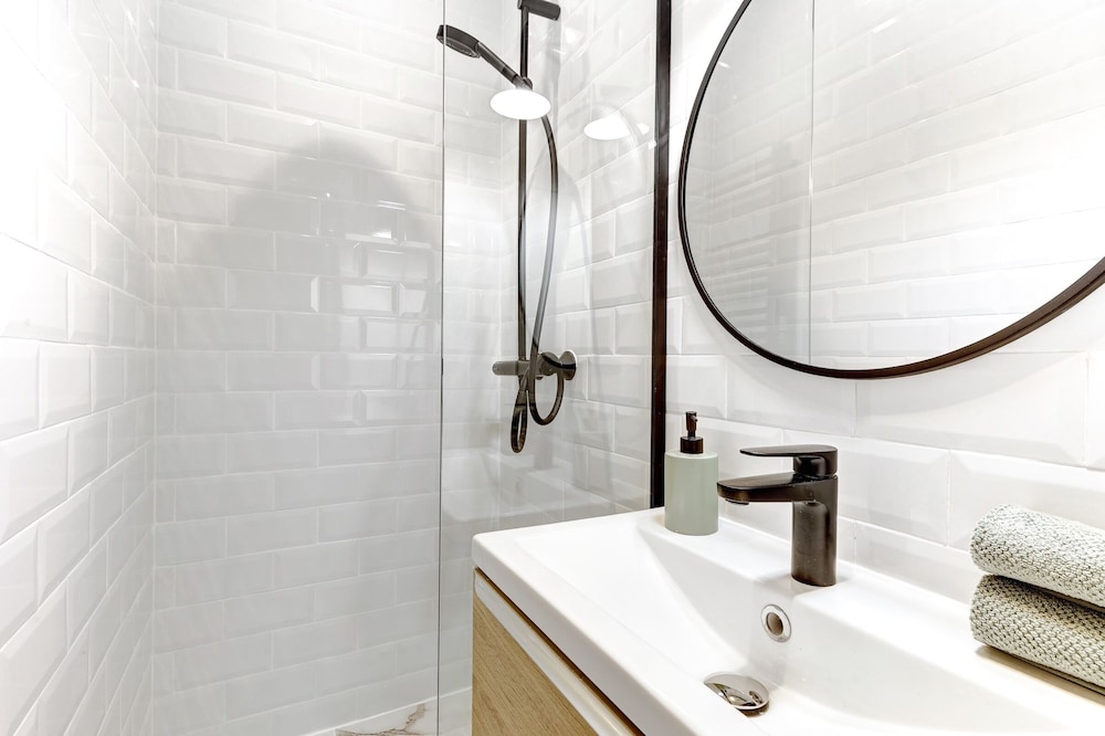 Chic 1BR by Eiffel Tower & Champ de Mars