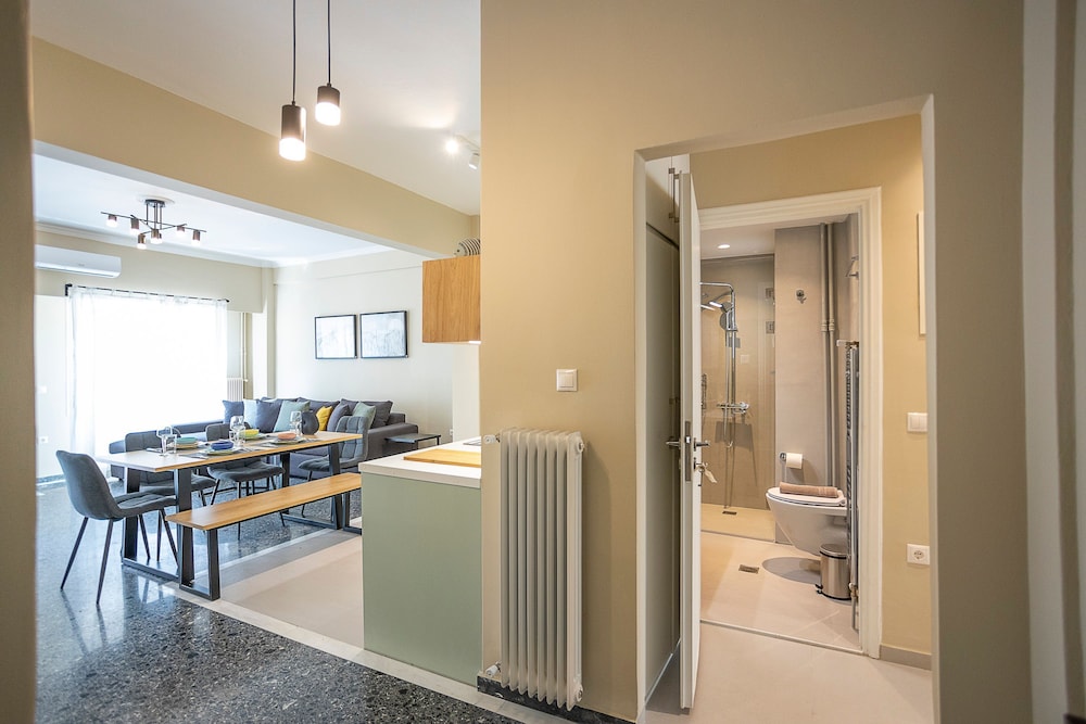 Spacious 2-bedroom Retreat in the Heart of Athens