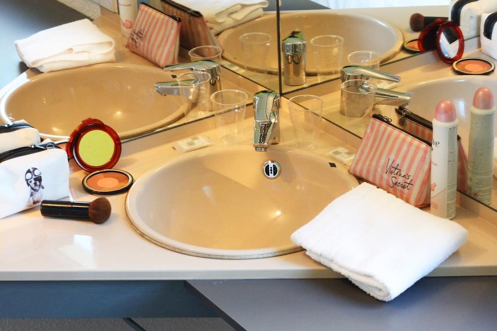 Lemon Hotel Vigneux - Property Image 4