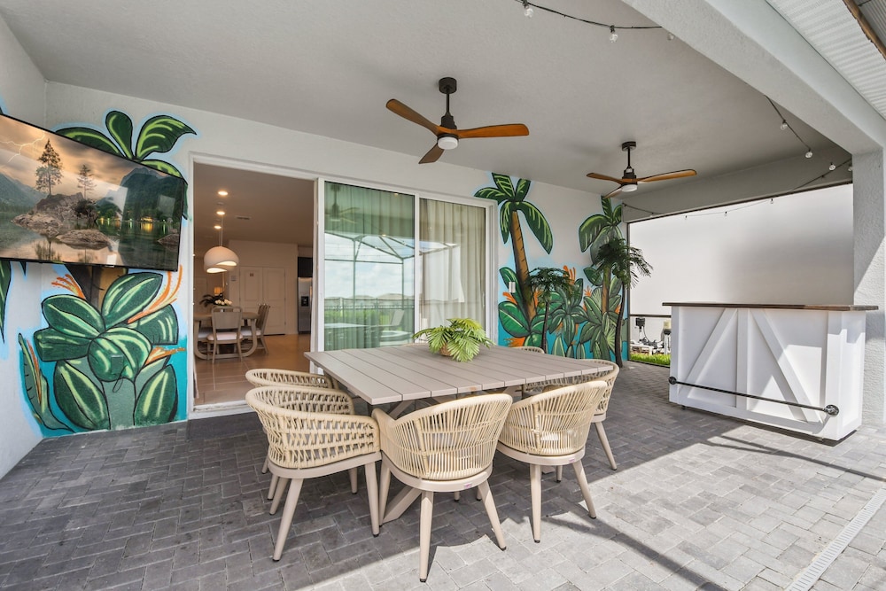 Luxury Stay: Pool, Games, Themed Rooms
