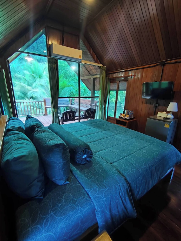 Charming Ao Luek Tai Retreat With Breathtaking Views