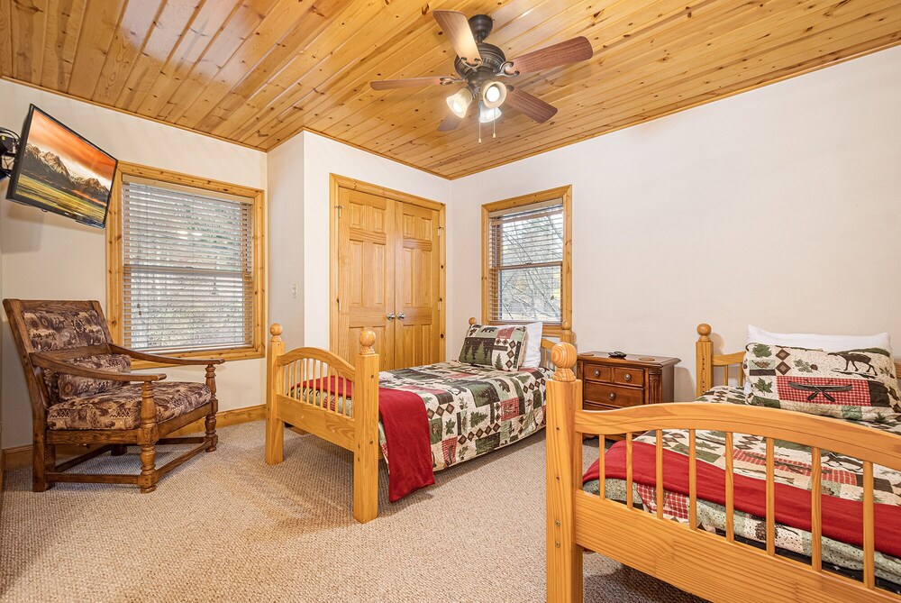 Lakeside Lodge view 5