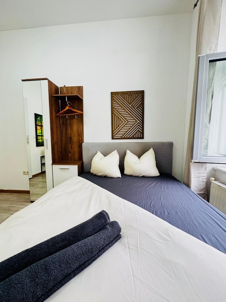 Affordable 4BR Near Stadthalle