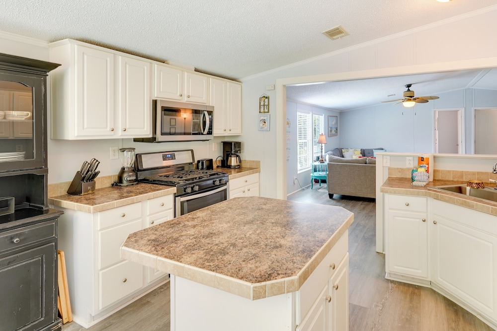 2 Blocks to Beach! Family-friendly Home in PCB