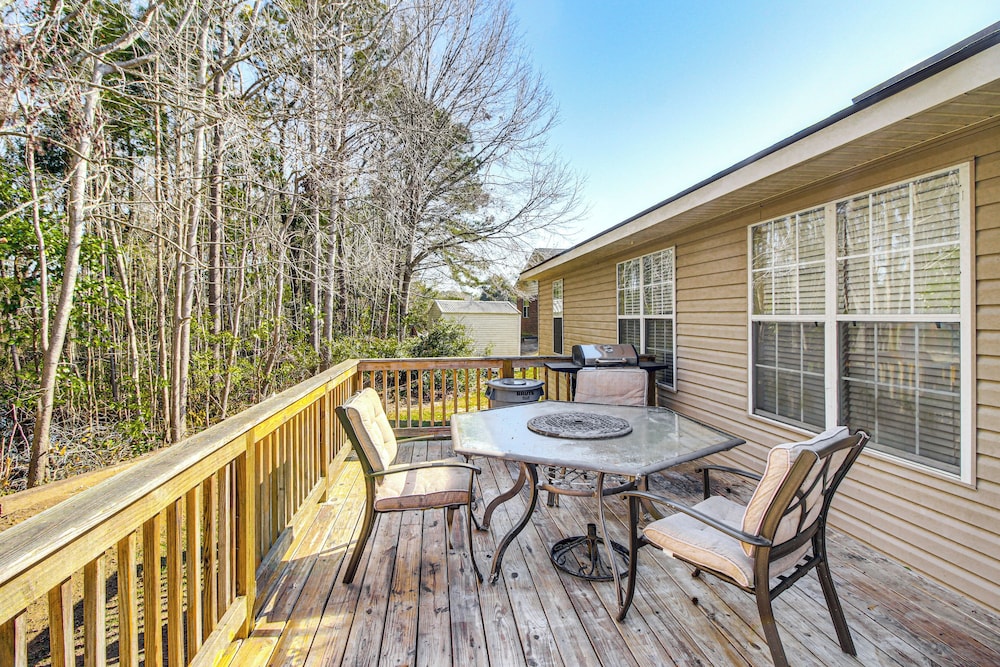 3 Mi to Hunter Army Airfield: Home w/ Serene Deck