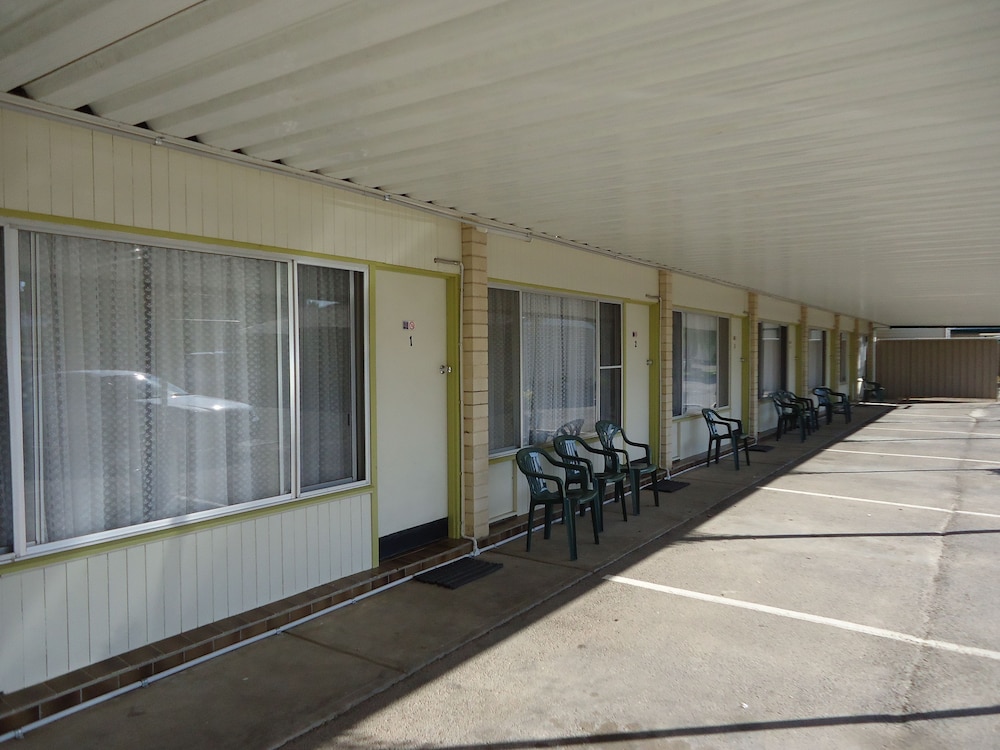 Oval Motel