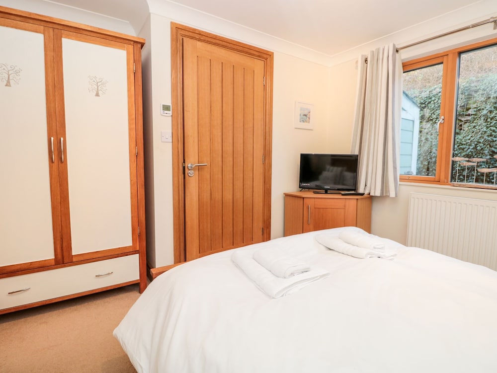 1 Court Cottage, Hillfield Village