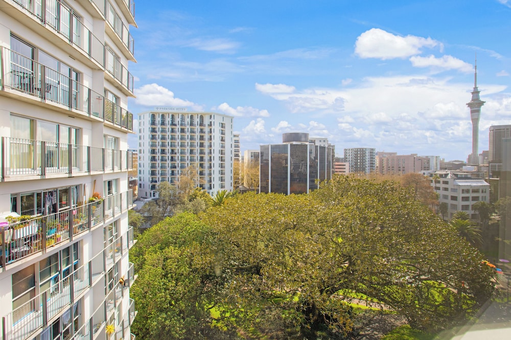 City Skyline Apartment near Myers Park view 5