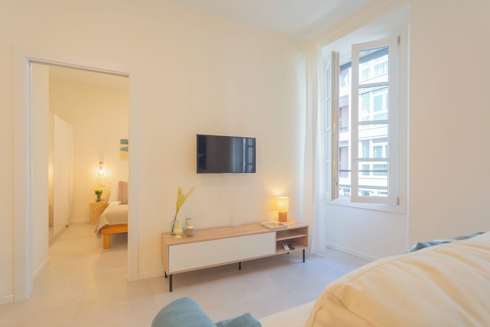 Enchanted Como Lake - City Apartment 2 by Rent all Como