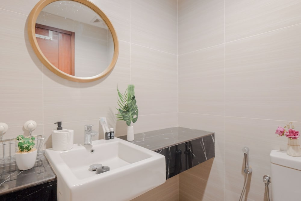 Cozy And Minimalist Studio At West Vista Apartment