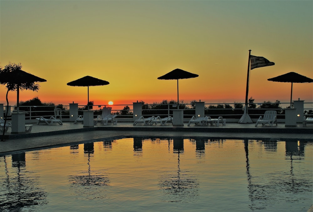 Santorini Camping & Hostel
