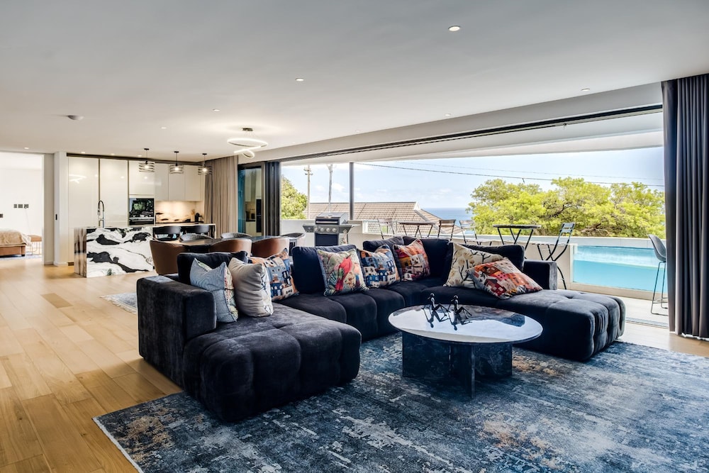 4BR Camps Bay Villa w Pool and Garden Casa Meya
