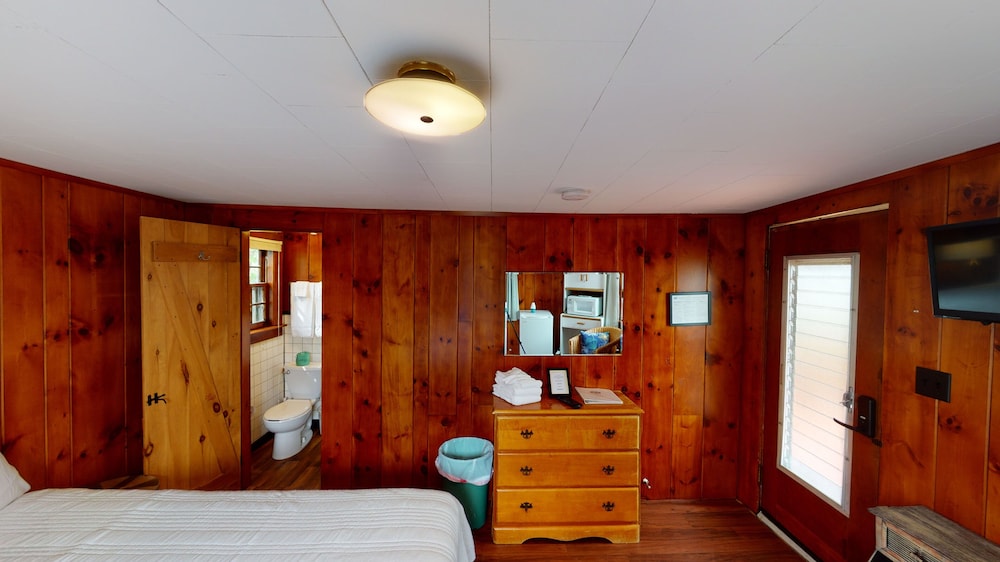 Lakeview House & Cottages