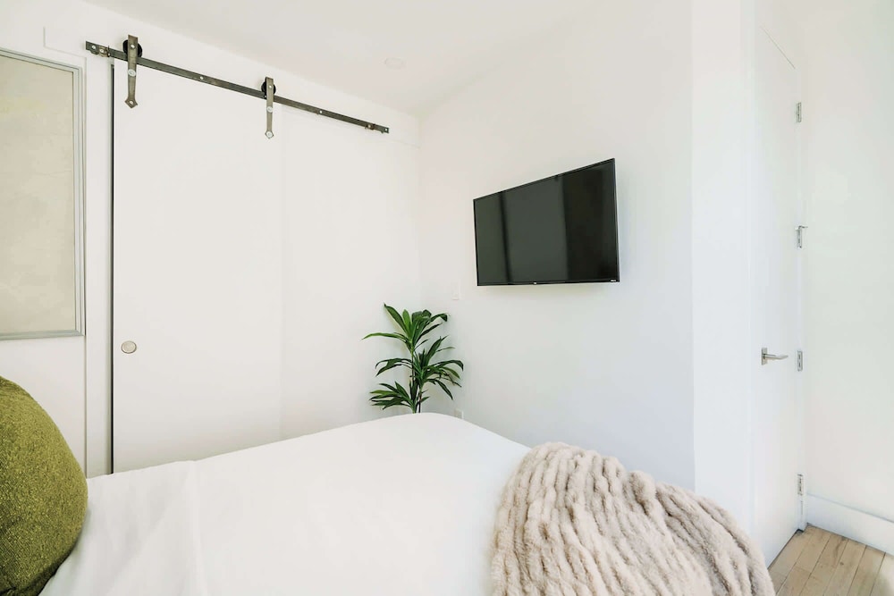 1597 New York Apt