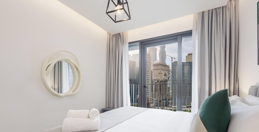 LUX The Business Bay Executive Suite
