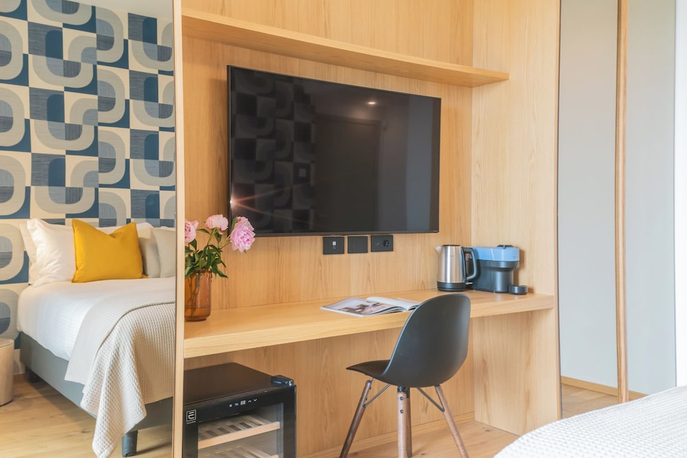 Pureview Luxury Suites, with breakfast & pool by Rent all Como