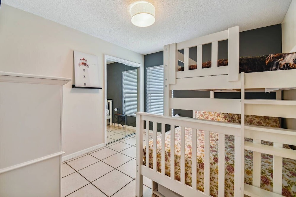 4BR Lake Berkley Home w/ Private Pool