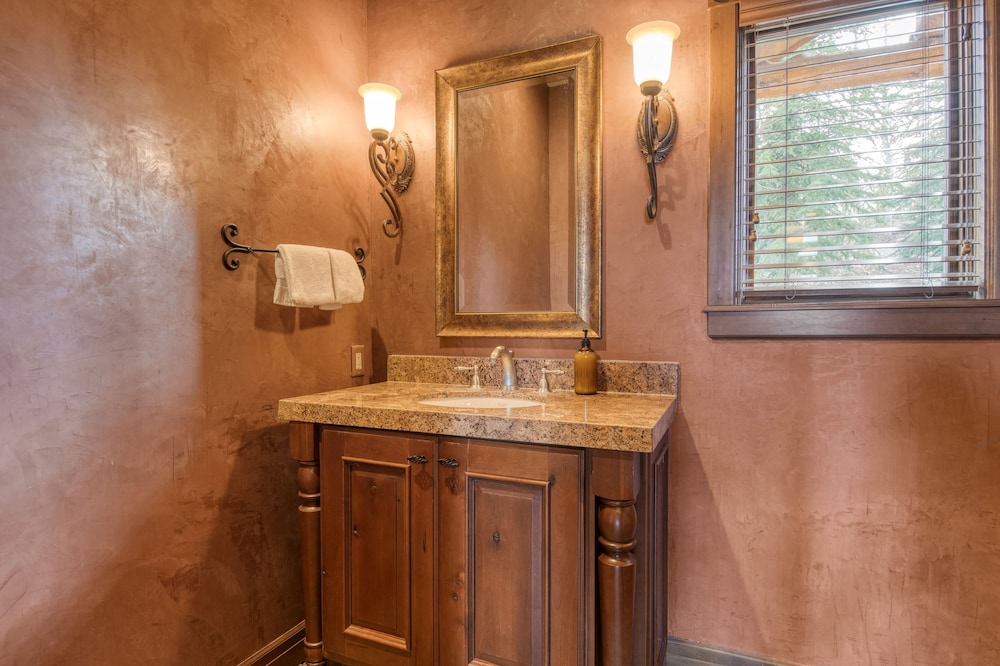 High Meadow by Avantstay Alpine Views w Indoor Pool Hot Tub Open Floor Plan