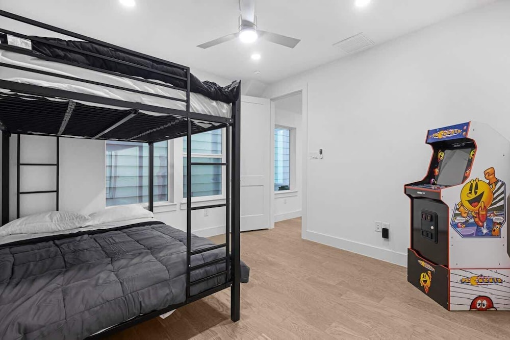Houston 6 Bedroom Home