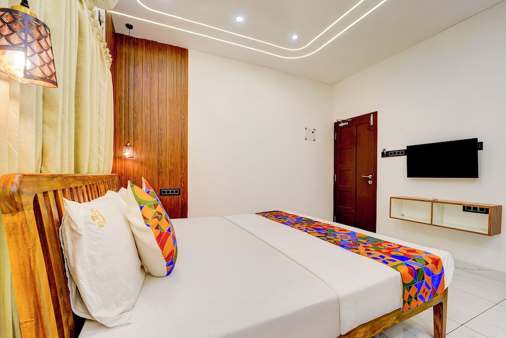 Fabhotel Elroi Suites