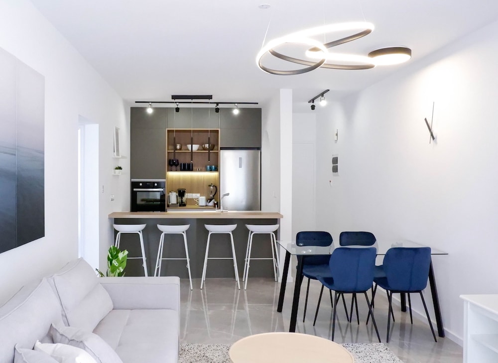 Procy 103 Sea View Apartment Ideal for Long or Short Stays