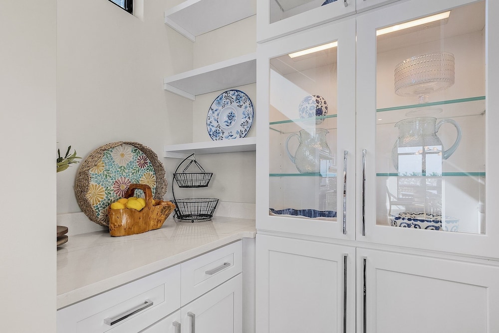749 Paradise Pointe New Luxury Build 7 Bedroom Home