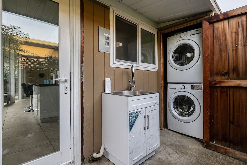 Entire 3br House With Playground