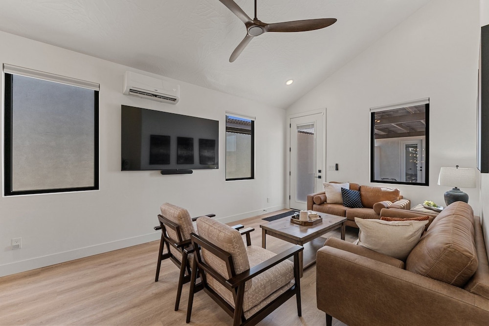 Desert Jewel With Private Gym And Pool 4 Bedroom Townhouse