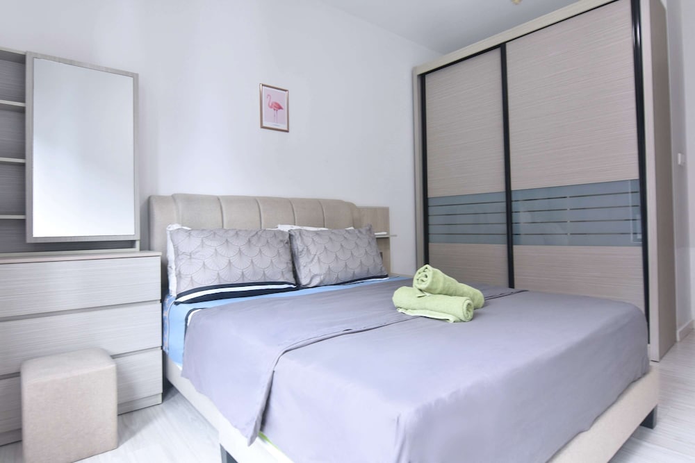 Chic Suasana JB Suite, Cozy Stay With Balcony