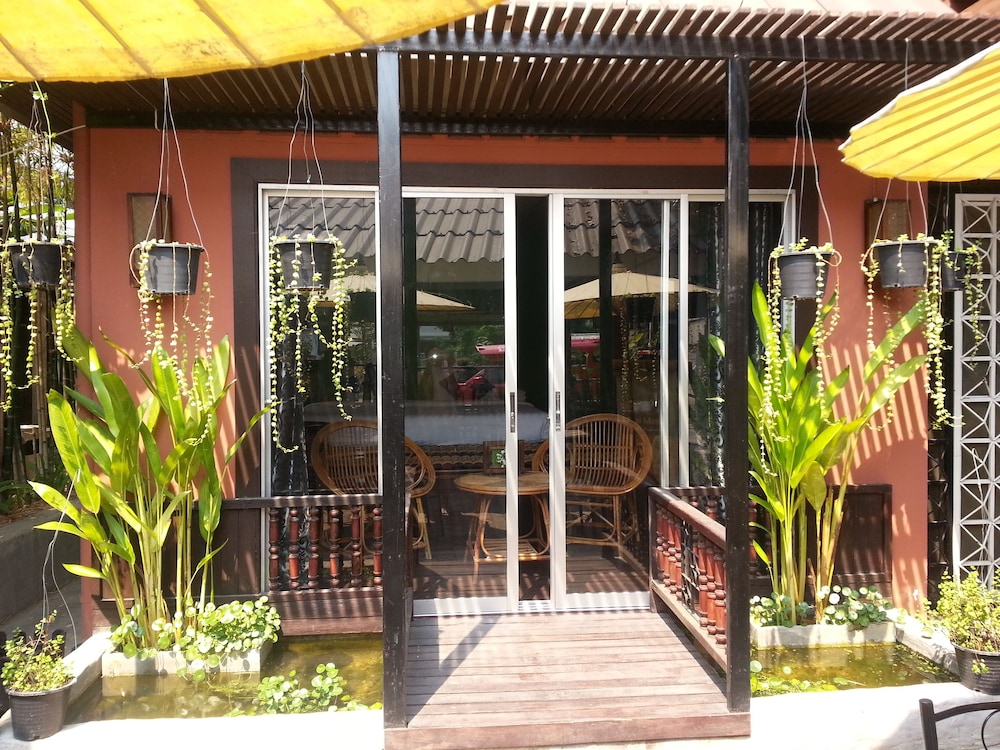 Sirikamsan House