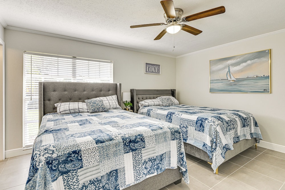 Pet-friendly Home w/ Lanais, Near Dtwn Tampa!