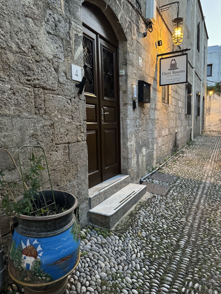 Eleni Rooms