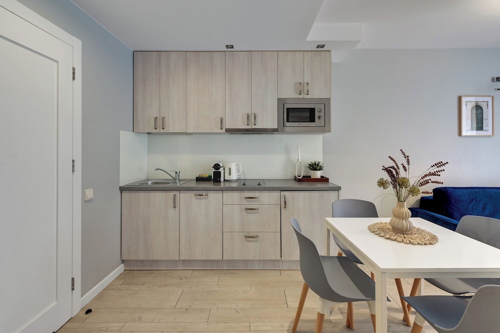 Aura - Riverside & Parking by Downtown Apartments