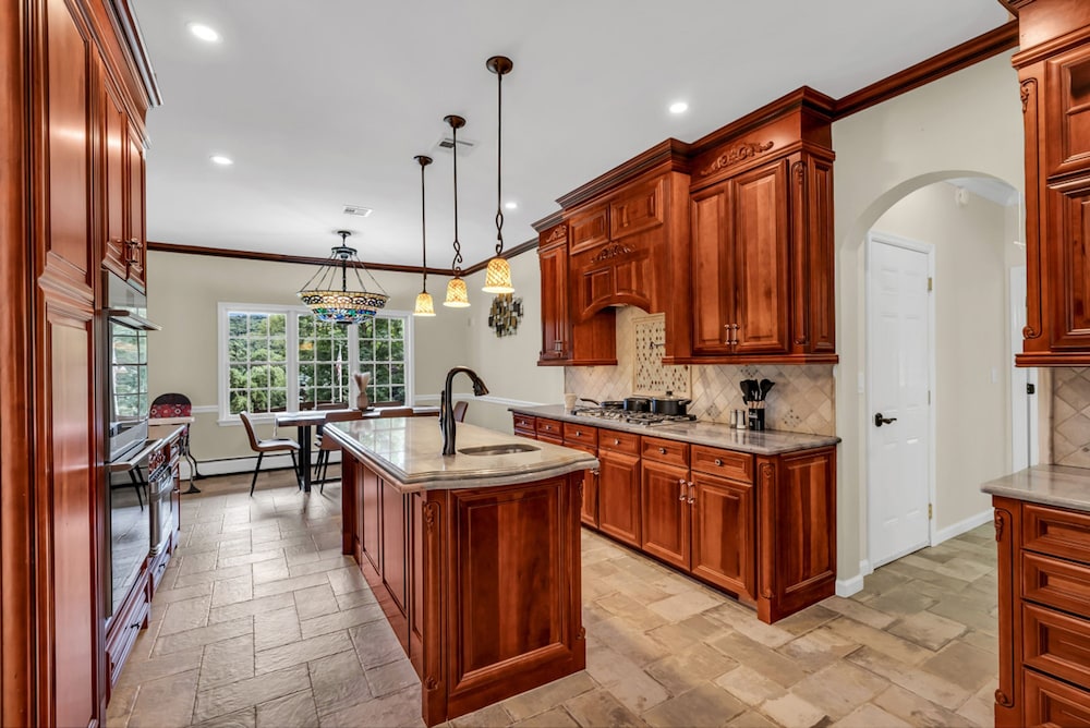 Cozy Family Retreat With Great Views and Game Room