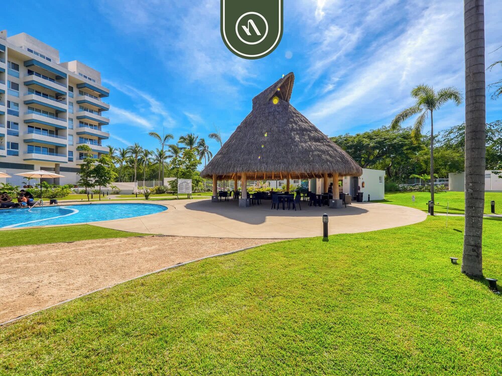 Brand New 1 BR Condo - Pool - Jacuzzi - Gym