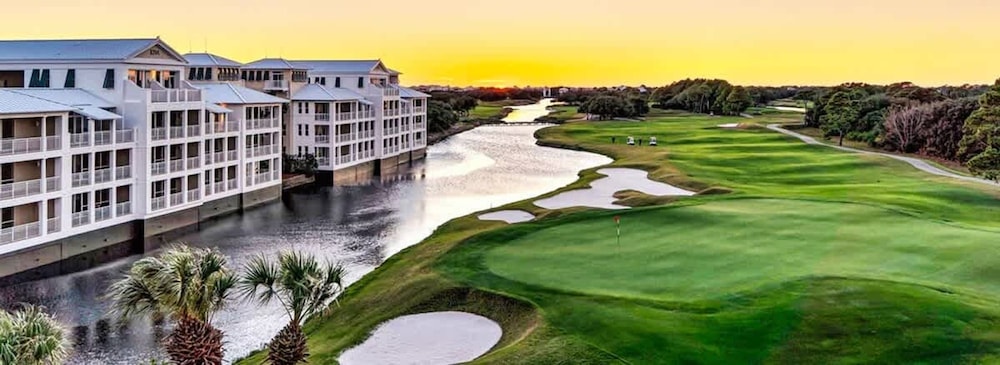 Gulf Shores Escape Walk to Waves Pool Golf Views