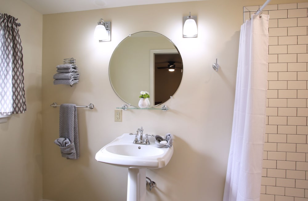 Eureka Springs Vacations - Tower House Inn - Property Image 1