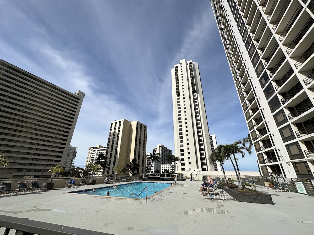 Waikiki Banyan-Free Parking-Free WI-FI: recepcion & lobby photo