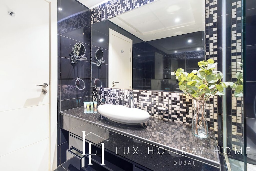 LUX The Bays Edge Canal View Suite
