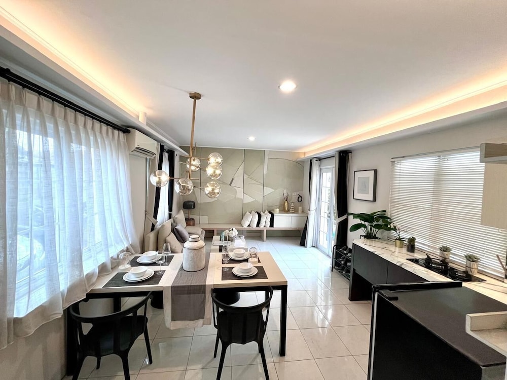 Suite Room by Echa at Alesha House
